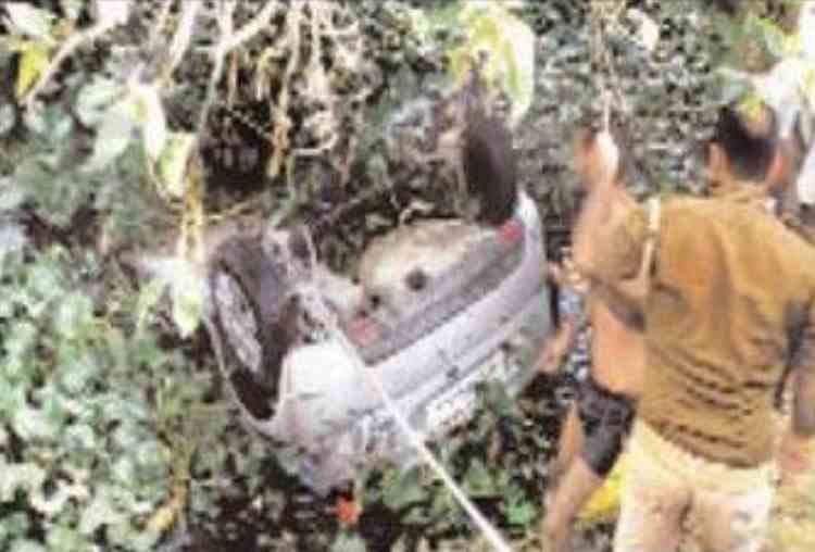 senior manager of amausi airport and his wife died in an accident