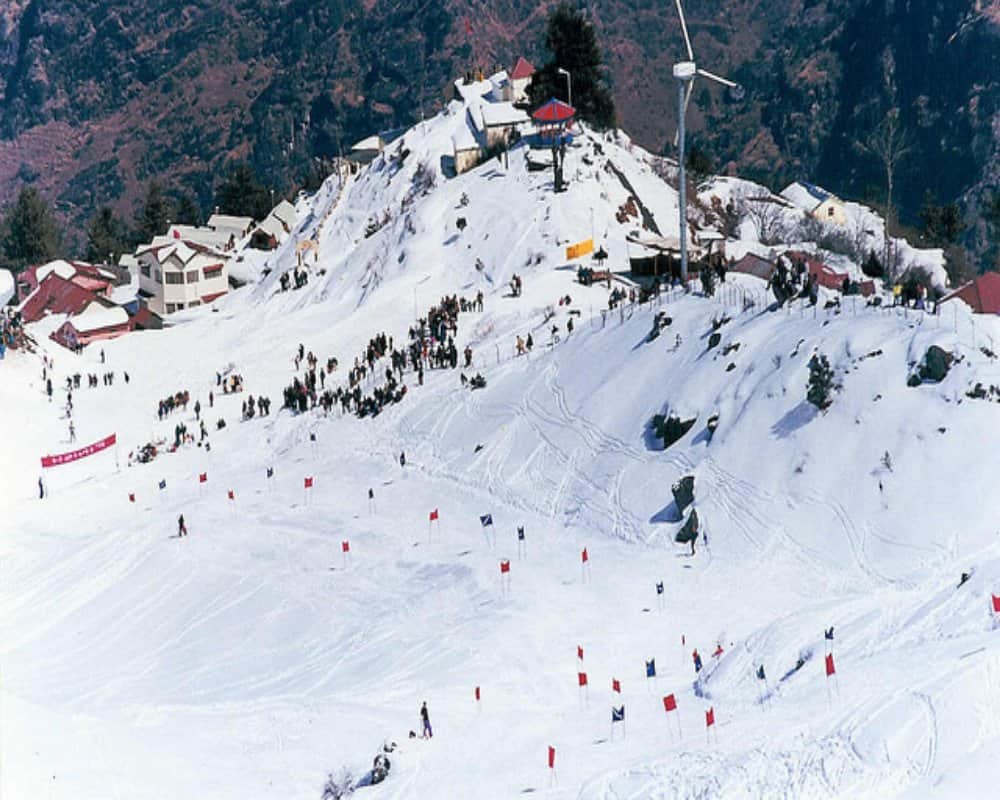 Tourists arrived in Auli in large numbers for Christmas and new year 2020 celebration