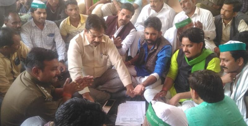 दूसरे दिन भी नहीं बनी बात, तहसील पर की तालाबंदी