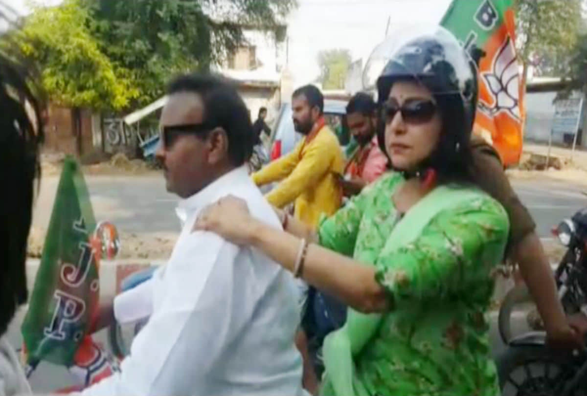 BJP MP Hema Malini on bullet during kamal sandesh bike rally in mathura