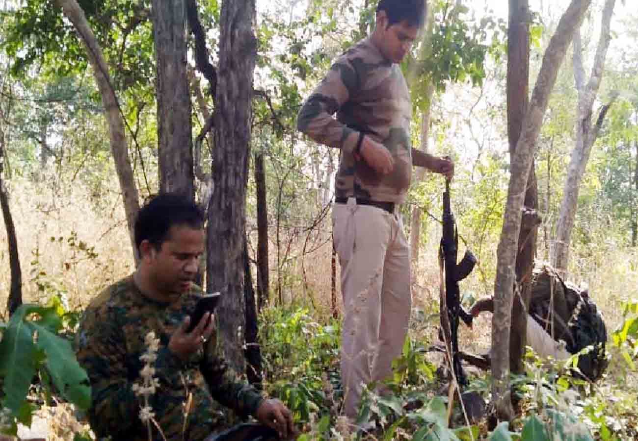 Encounter between police and bablu kol gang dacoits in chitrakoot