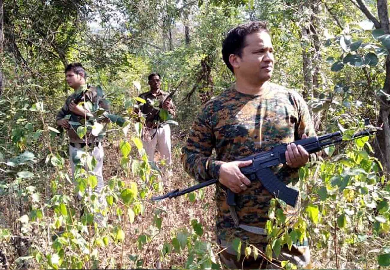 Encounter between police and bablu kol gang dacoits in chitrakoot