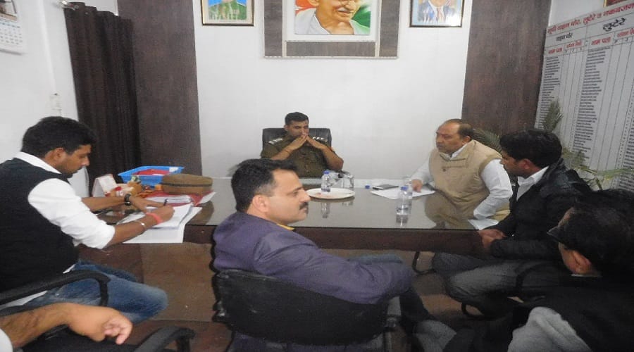 Meerut, firing in restaurant and beating of party leaders