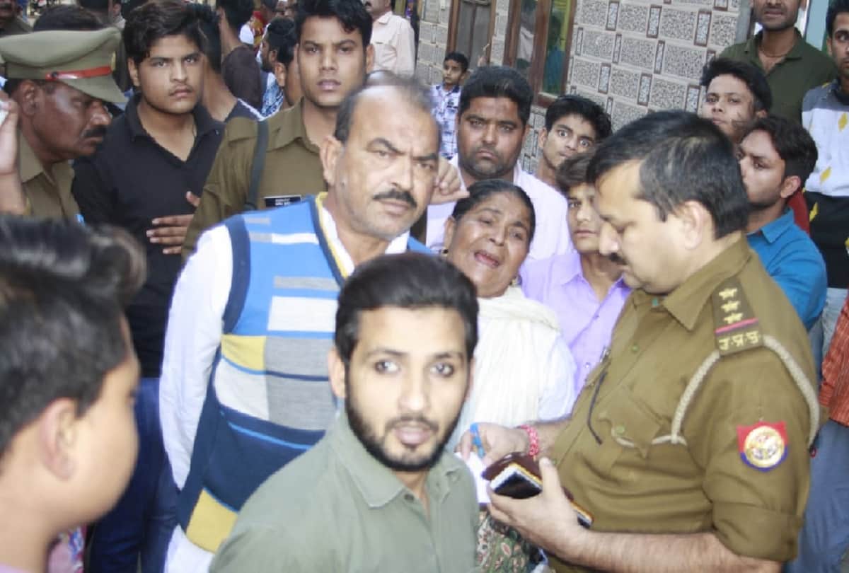 Meerut, two year baby killed in bus accident in uttar pradesh