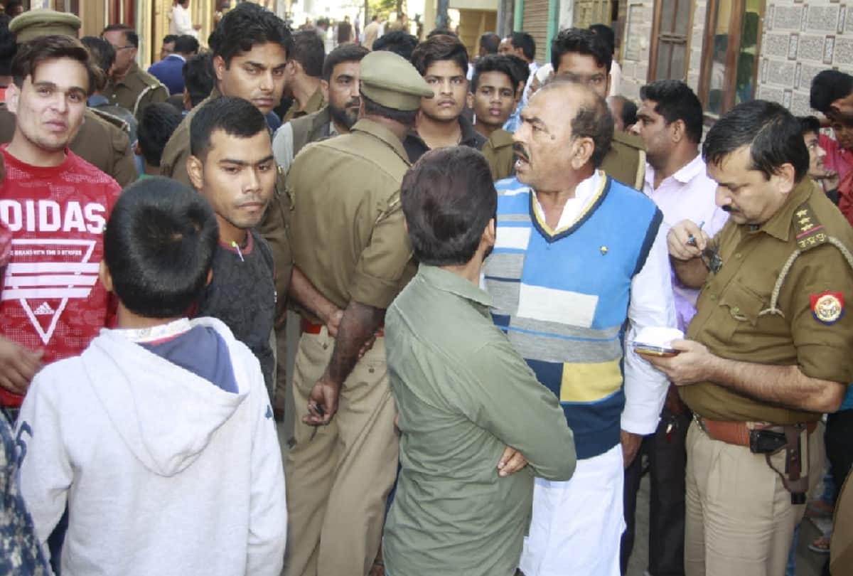 Meerut, two year baby killed in bus accident in uttar pradesh