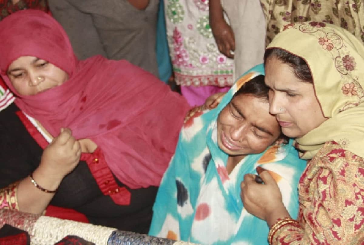 Meerut, two year baby killed in bus accident in uttar pradesh