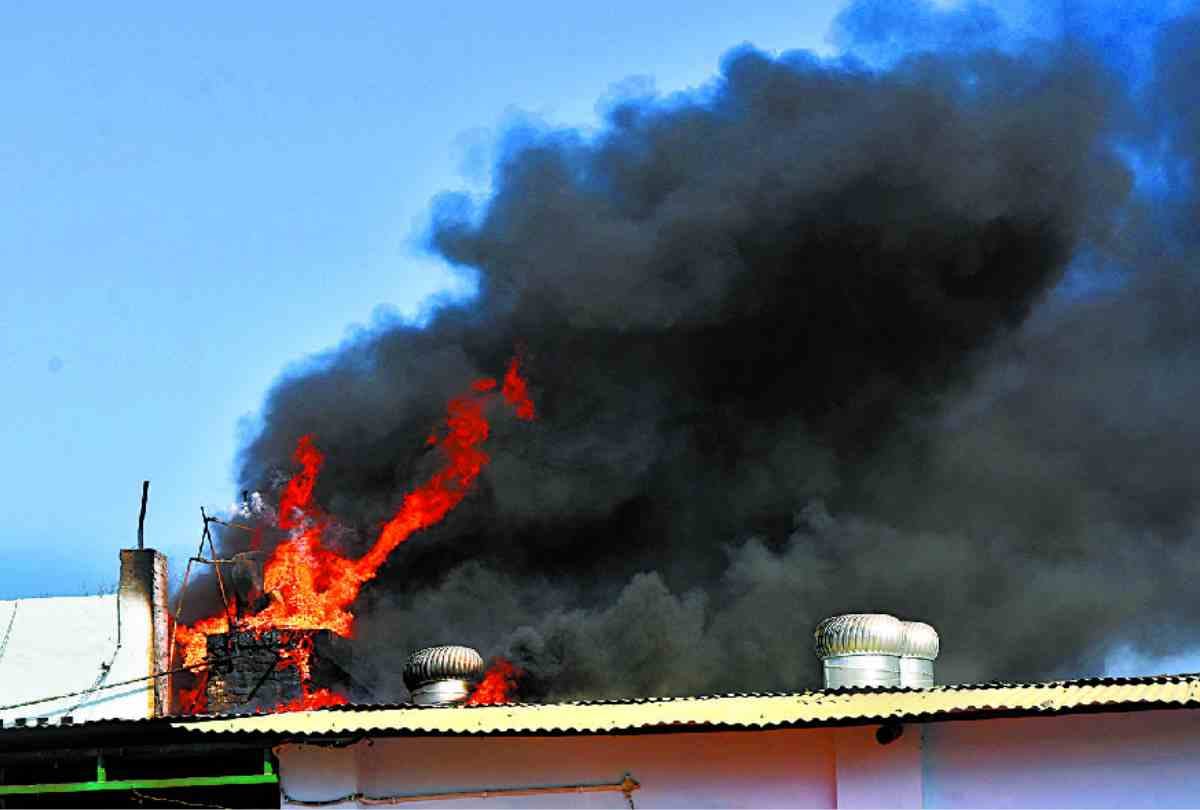 bread factory caught fire in lucknow