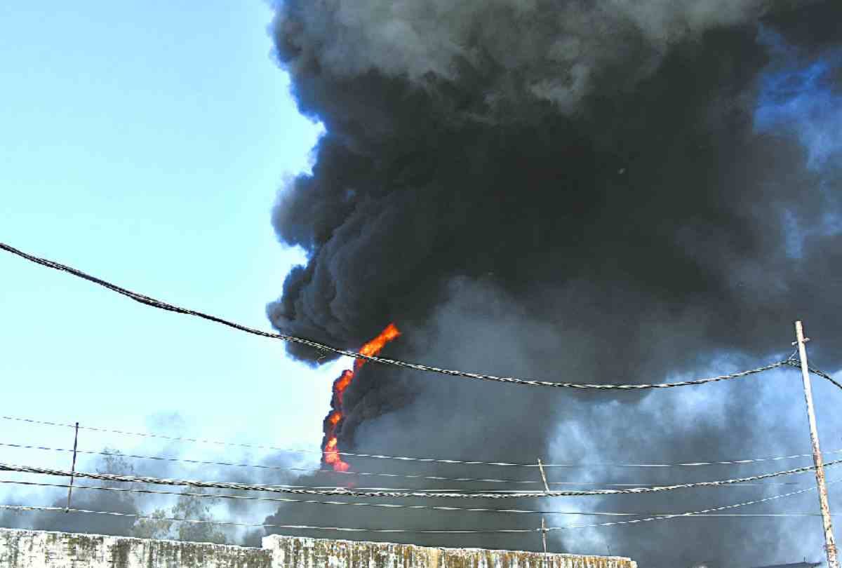 bread factory caught fire in lucknow