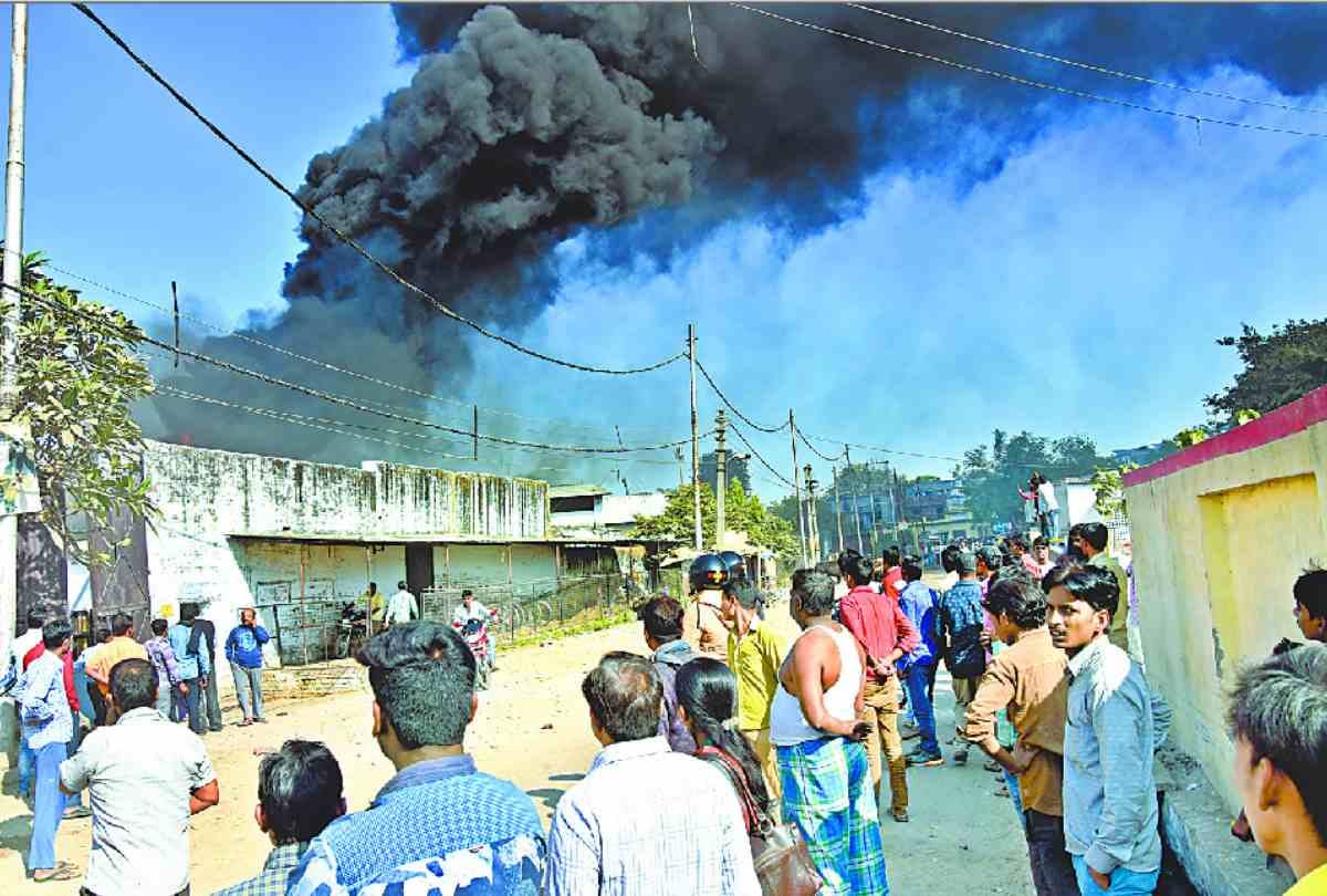 bread factory caught fire in lucknow