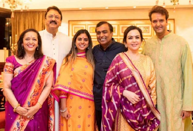 Isha Ambani DeepVeer Anushka Virat Aishwarya Abhishek and Janardhan Reddy daughter wedding cost
