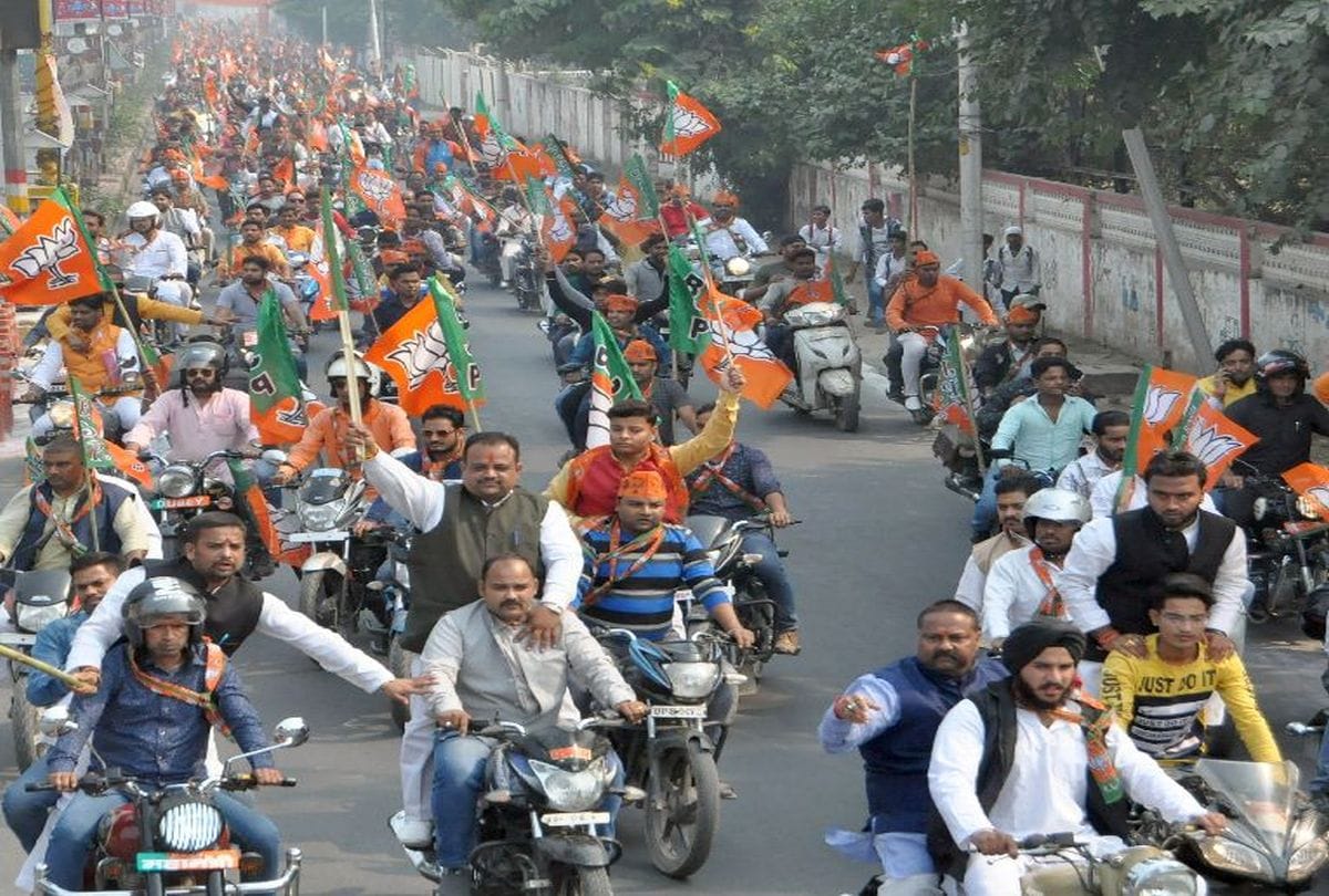 bjp workers held kamal sandesh bike rally without helmet in agra
