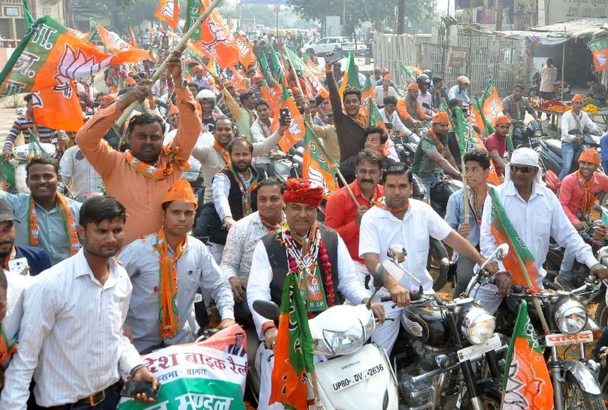 bjp workers held kamal sandesh bike rally without helmet in agra