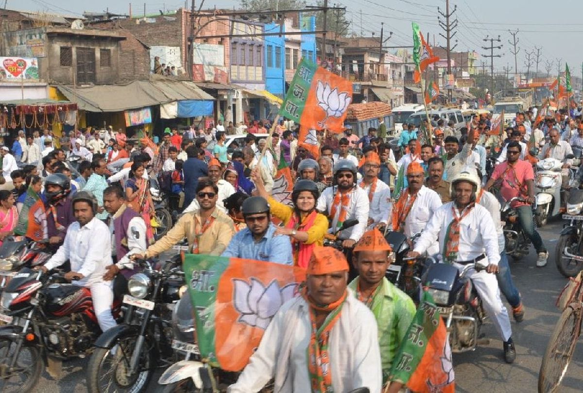 BJP Kamal Sandesh Bike Rally in Braj