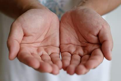 Palmistry people who have Vishnu Rekha in their hands are considered very lucky person