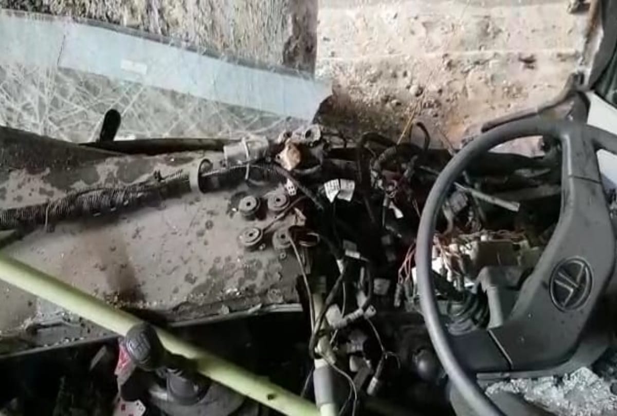 noida apeejay school bus accident at rajnigandha chowk see in photos