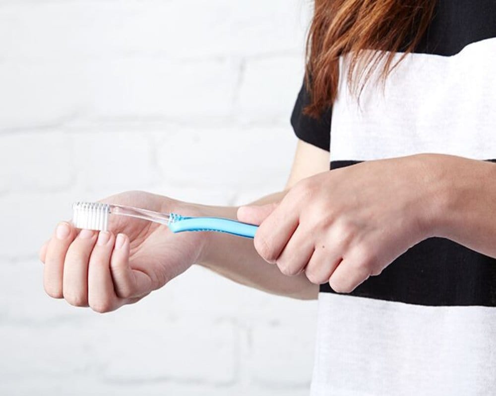 Know how your toothbrush can exfoliate your face