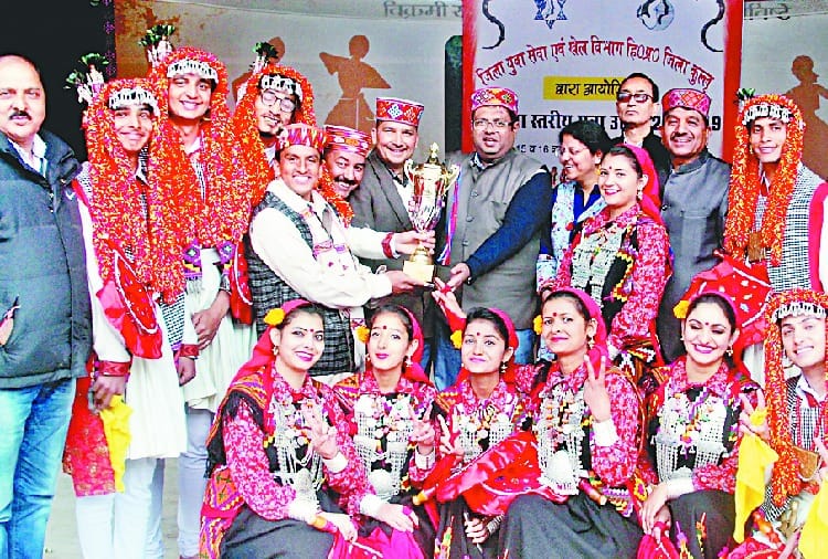 तबला वादन में दीनदयाल, कत्थक में रिया प्रथम