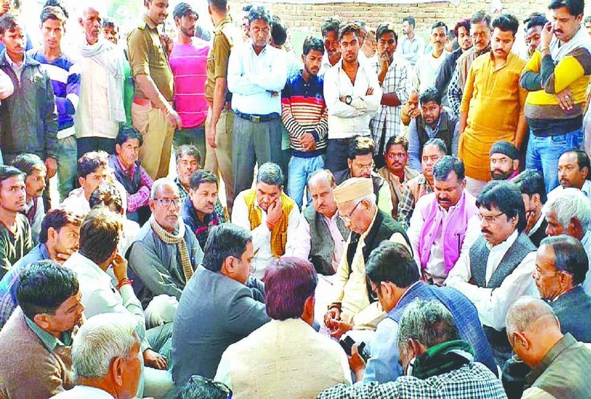 BJP worker cremated after the assurances of compensation by up government in kasganj