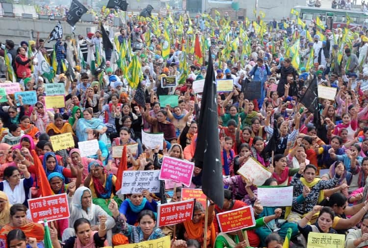Teachers Protest on Bathinda Mansa Dabwali National Highway in punjab