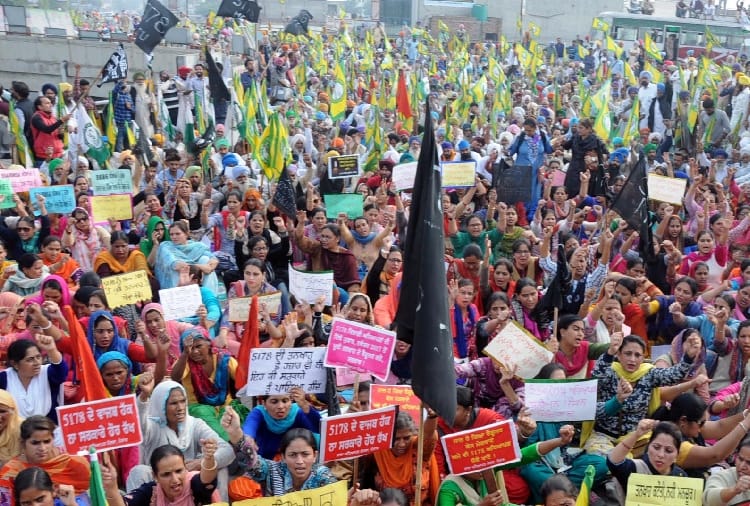 Teachers Protest on Bathinda Mansa Dabwali National Highway in punjab