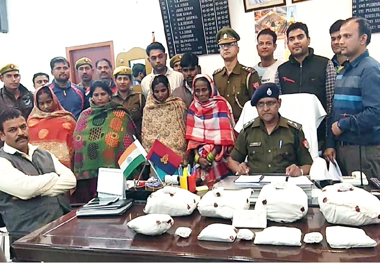police arrest six Smuggler including four Nepali women