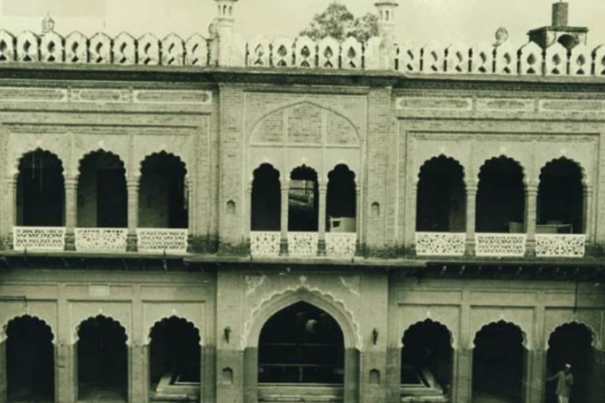 Darul-Uloom Deoband student are not allowed to use smartphone, unknown facts