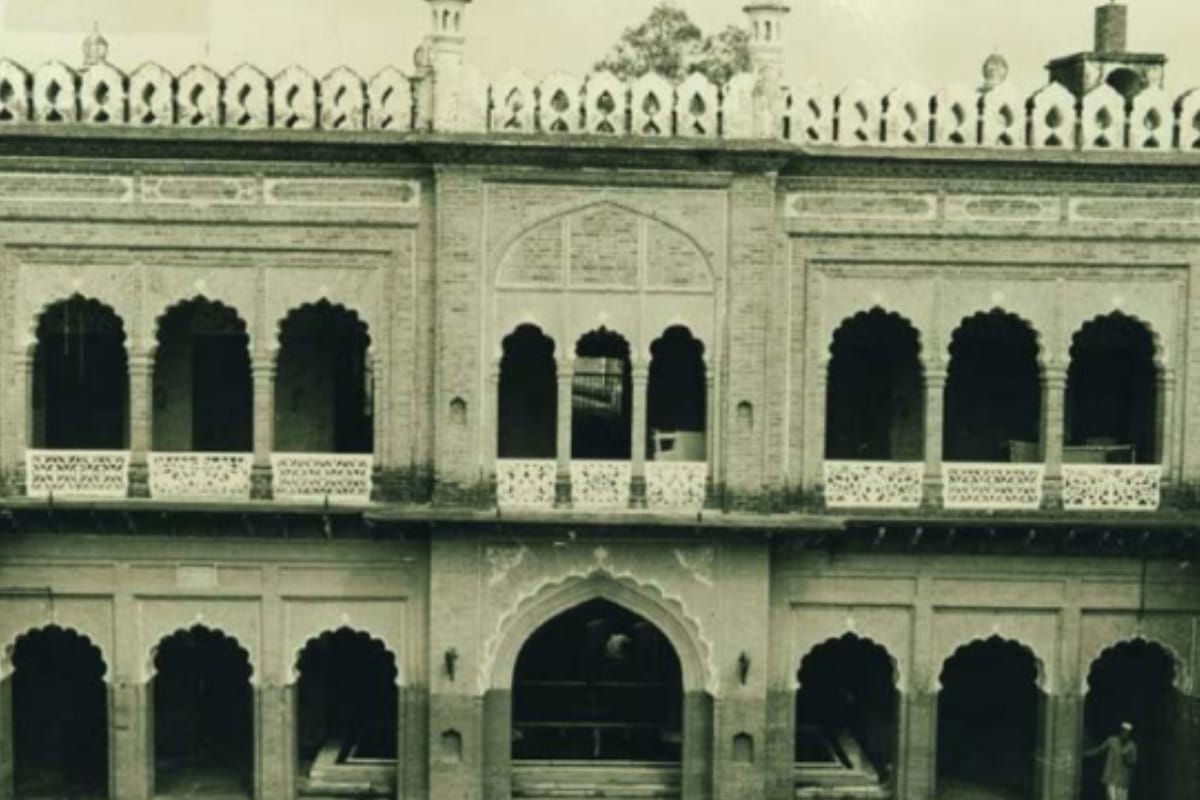 Darul-Uloom Deoband student are not allowed to use smartphone, unknown facts