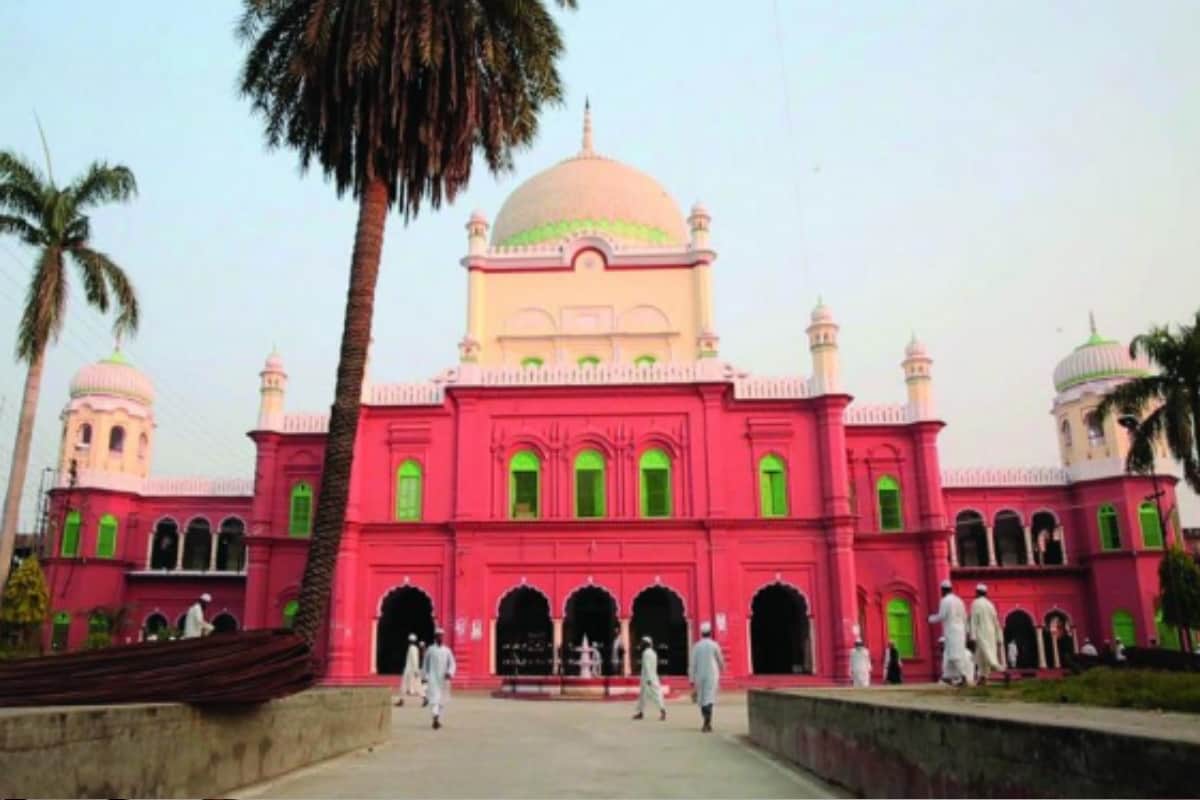 Darul-Uloom Deoband student are not allowed to use smartphone, unknown facts