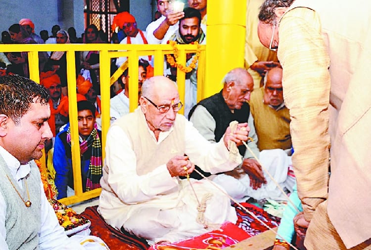 अरणी मंथन से प्रज्ज्वलित की अग्नि