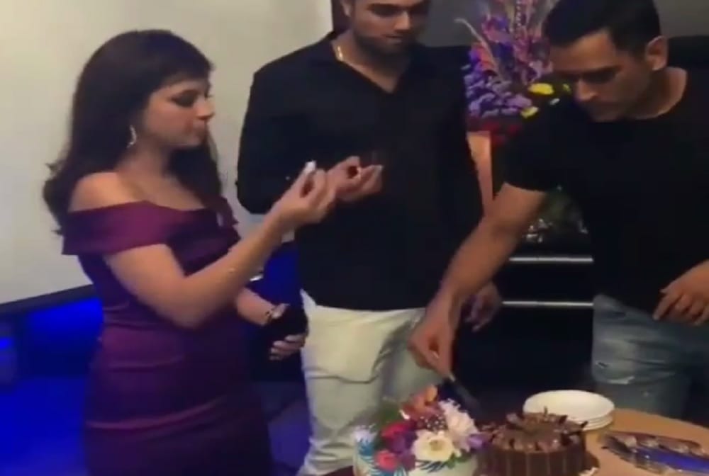 MS dhoni celebrate wife sakshi birthday two days before of actual, see video