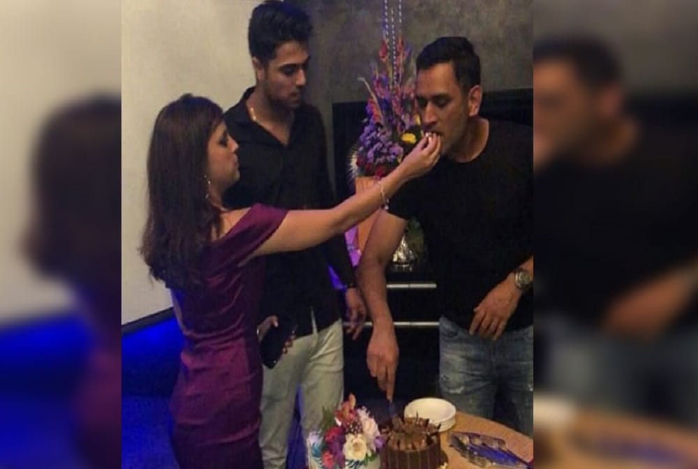 MS dhoni celebrate wife sakshi birthday two days before of actual, see video