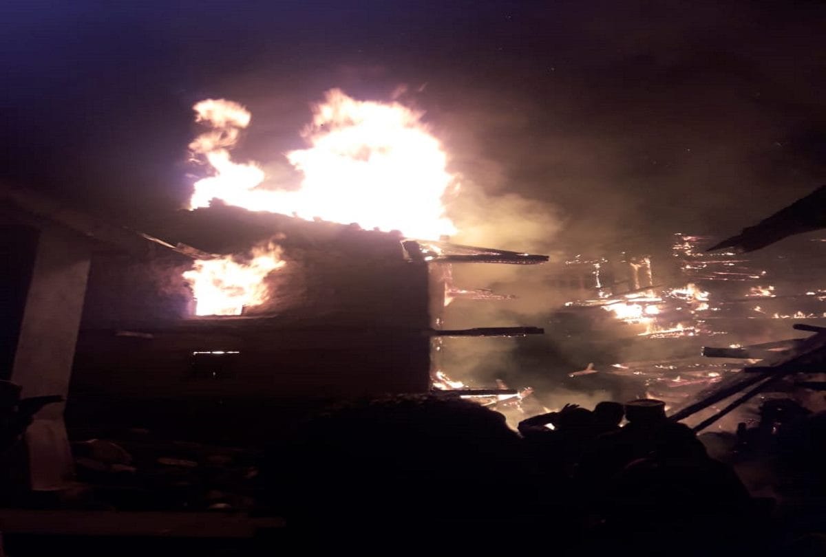 houses gutted in fire at sainj kullu himachal