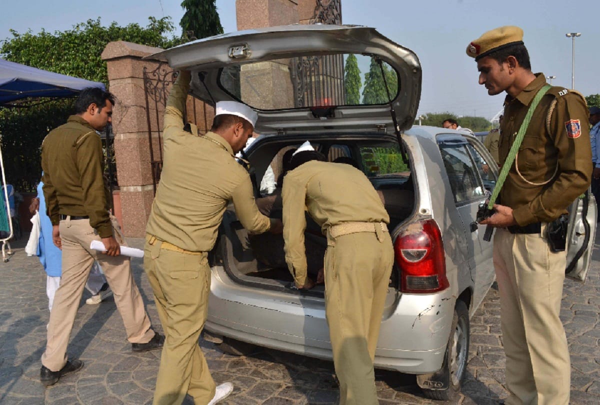 High alert in Delhi after attack on Nirankari Bhawan in Amritsar
