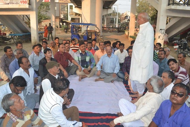 Merchants meeting for underpass