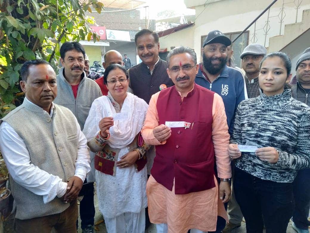 Attack on Aap mayor candidate rajni rawat rumor in uttarakhand nikay chunav 2018