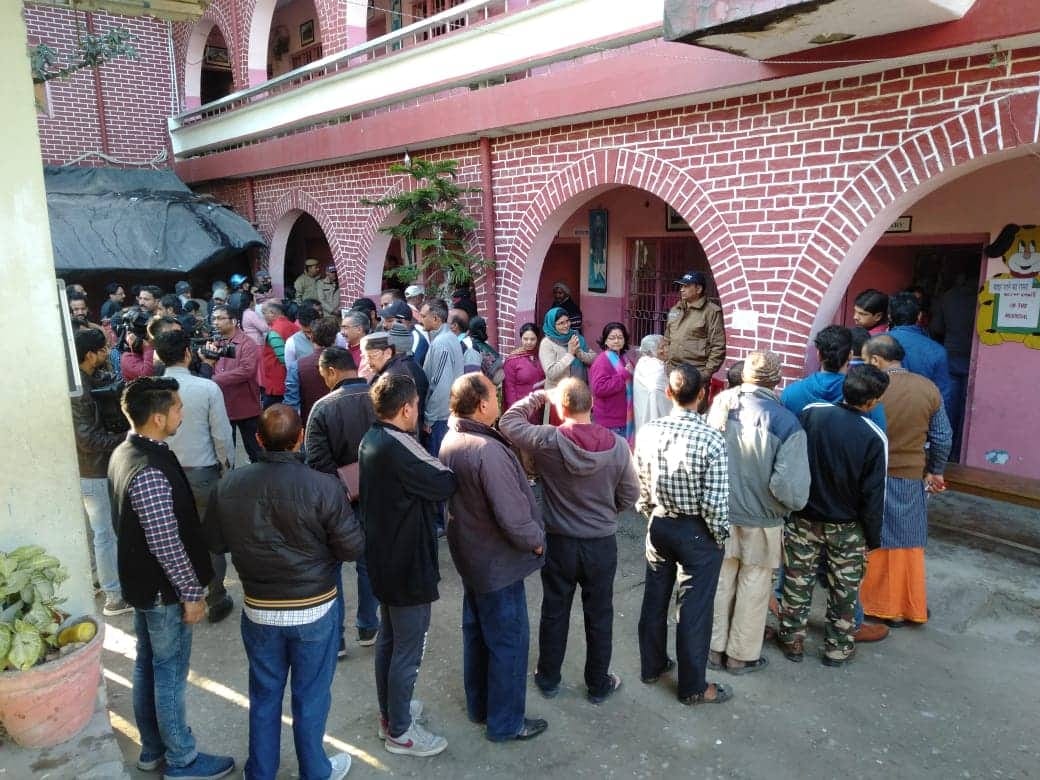 uttarakhand nikay chunav 2018 voting rush of voters in polling booth