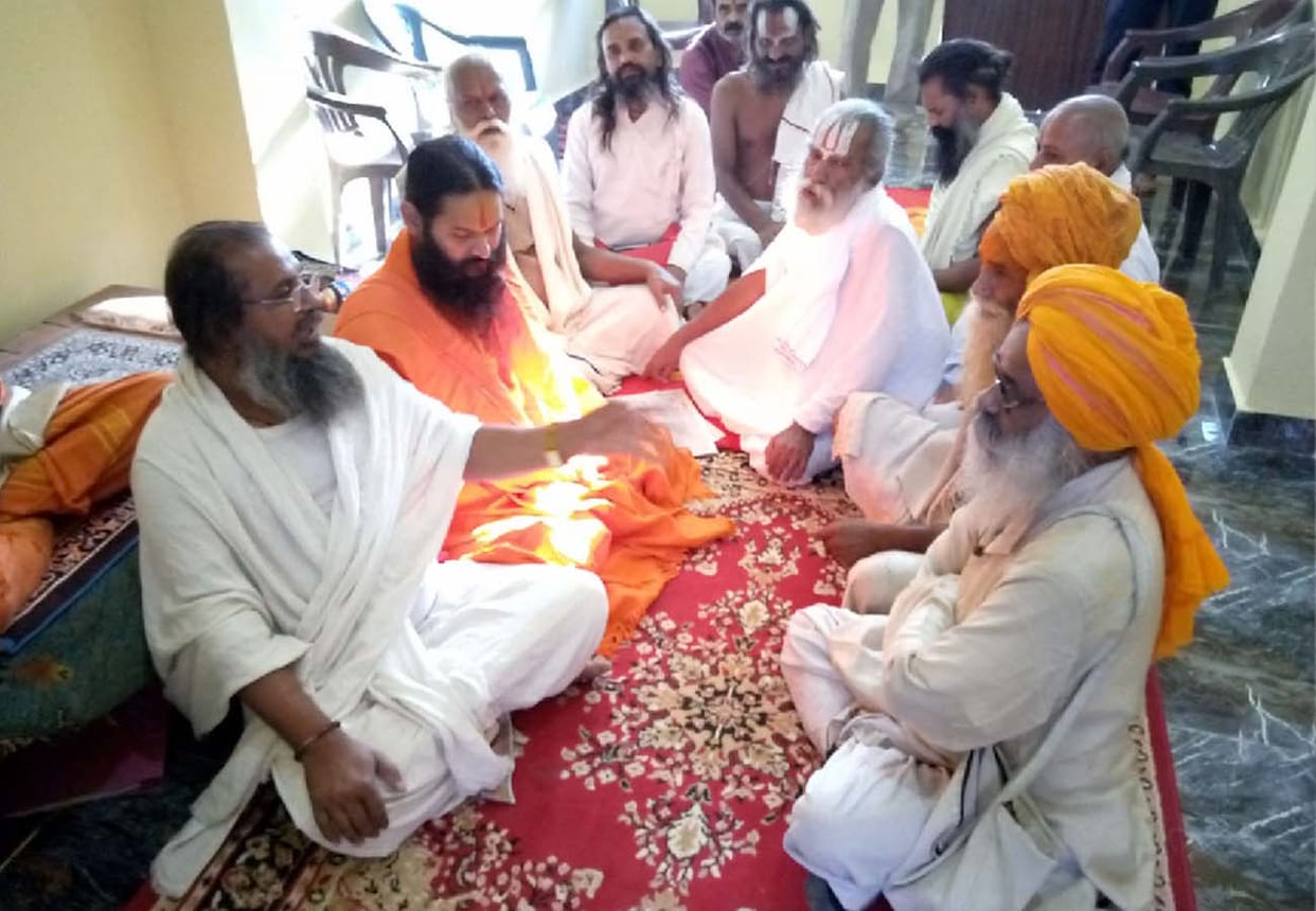 chitrakoot saints warns up government and Mahakumbh administration not to join kumbh
