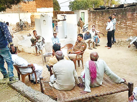 Schoolgirl jumped into the well Upset with flirting