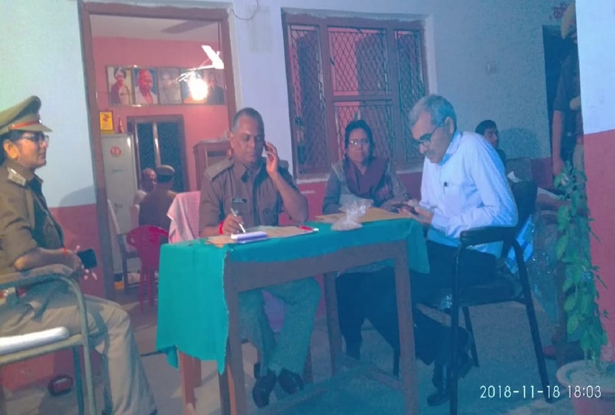 TET 2018- Examinee caught with mobile in Examination hall in Maharajganj, Uttar Pradesh