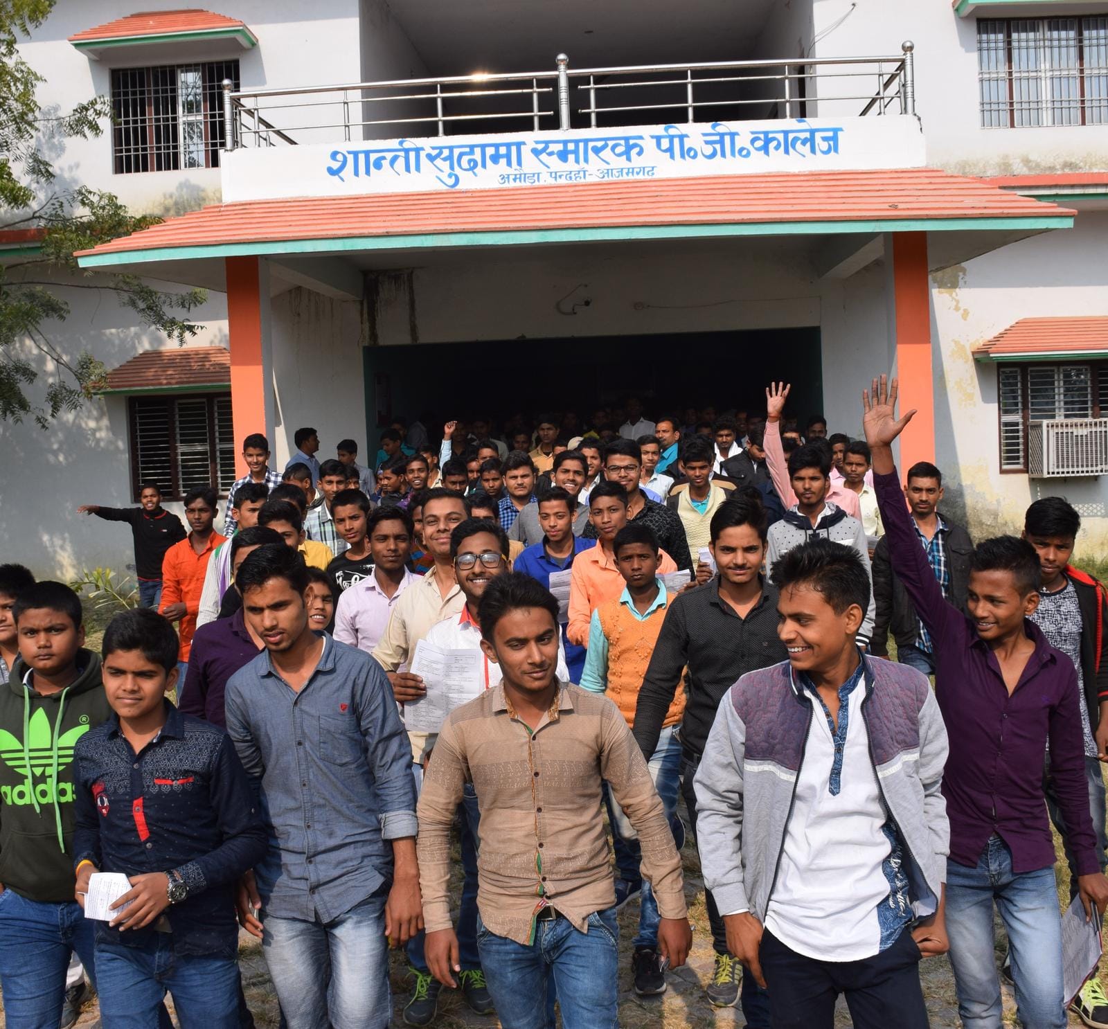 Up TET examinees did ruckus during examination in varanasi