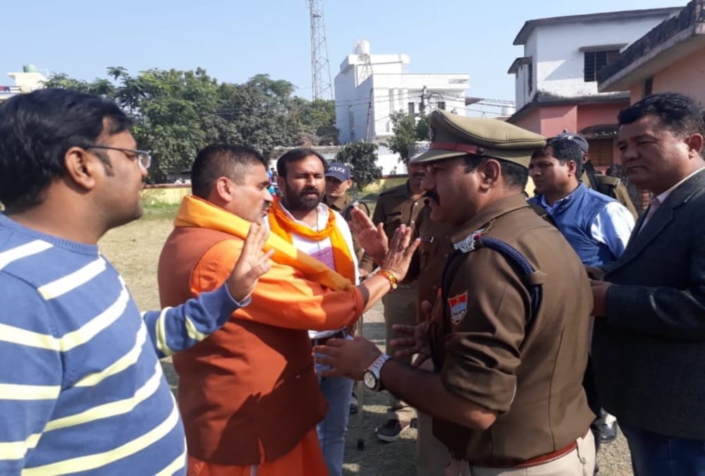 Police Repulse Voters After Ruckus in Uttarakhand nikay chunav 2018