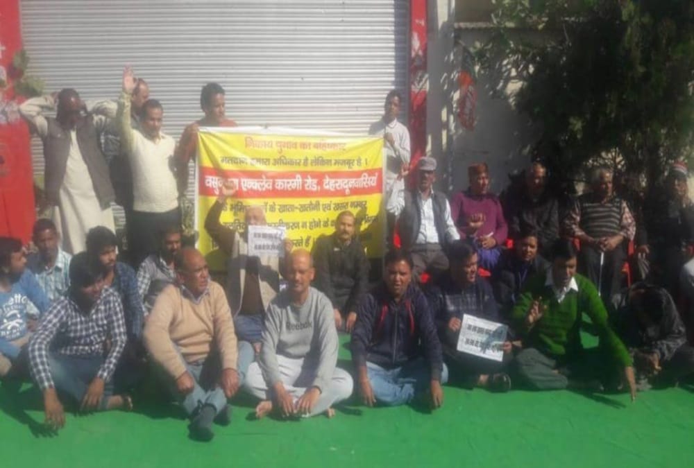 Police Repulse Voters After Ruckus in Uttarakhand nikay chunav 2018