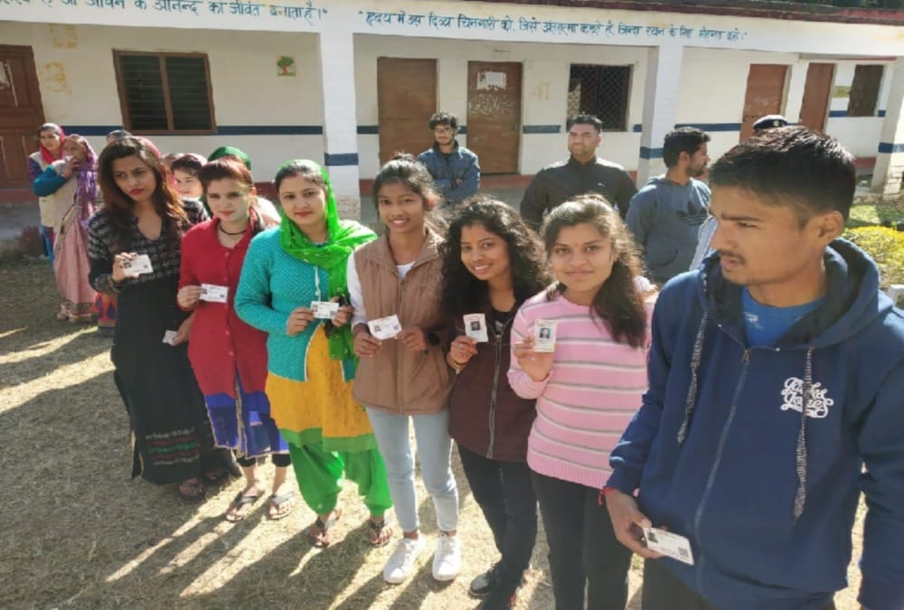 Nikay Chunav 2018 old man Give First time vote in 91 years age shocking fact