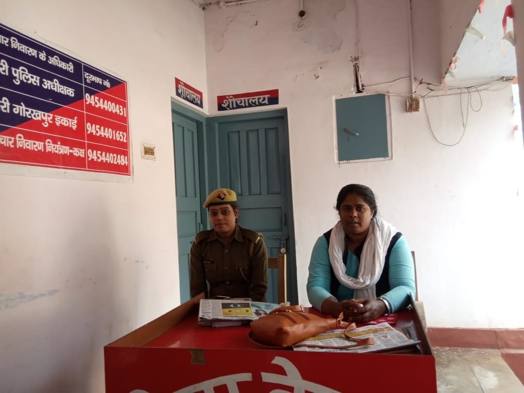 ऐपवा नेता को हिरासत में लेकर सलेमपुर कोतवाली पहुंचाया