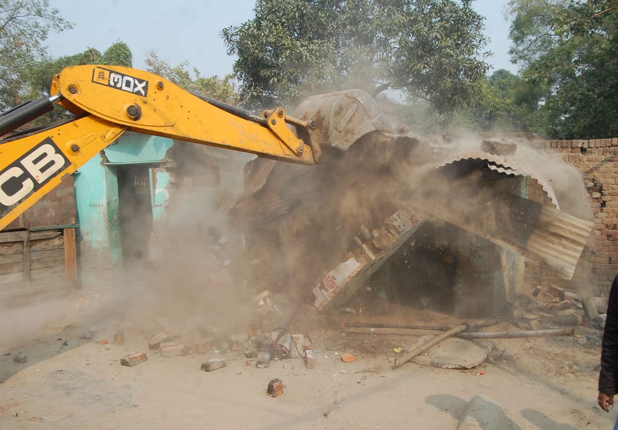 पीडब्लूडी की जमीन से हटाया गया कब्जा