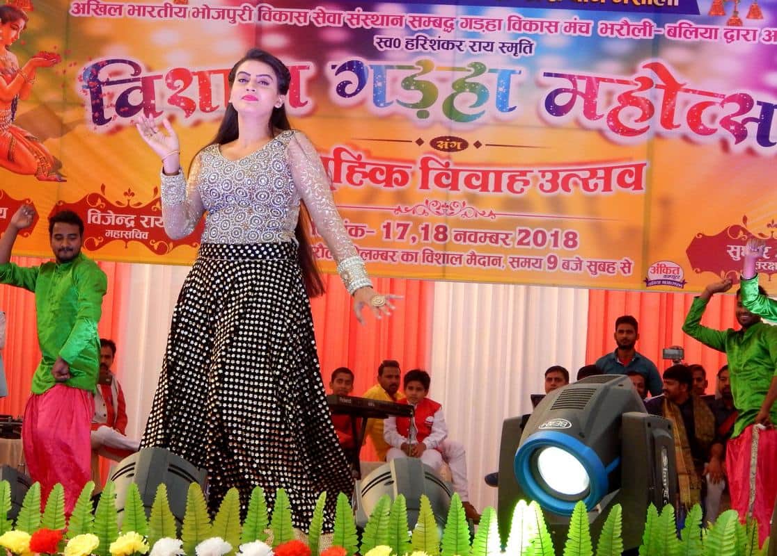 Bhojpuri actress akshara singh viral vedio news in gorakhpur