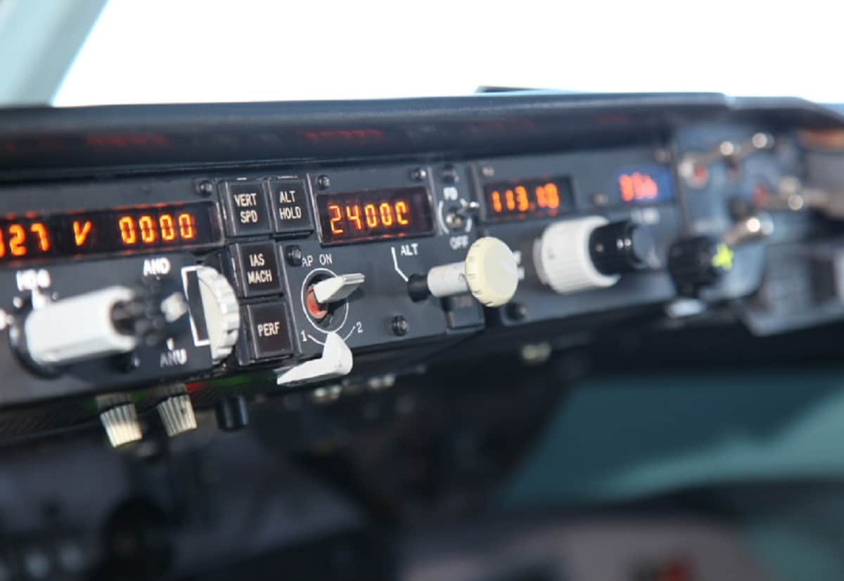 this is how a plane landing during rain