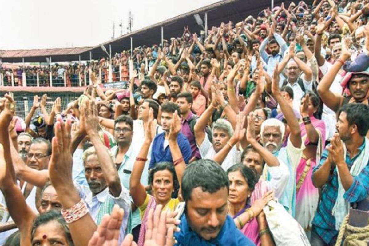 Sabrimala Temple: 100 Ayyappa devotees were taken into custody by police after minor scuffle