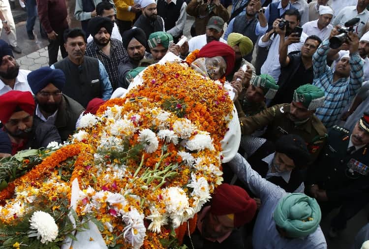 Brigadier Kuldeep Singh's funeral in Chandigarh with state honor