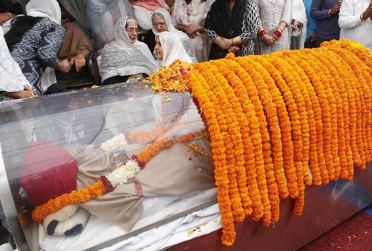 Brigadier Kuldeep Singh's funeral in Chandigarh with state honor